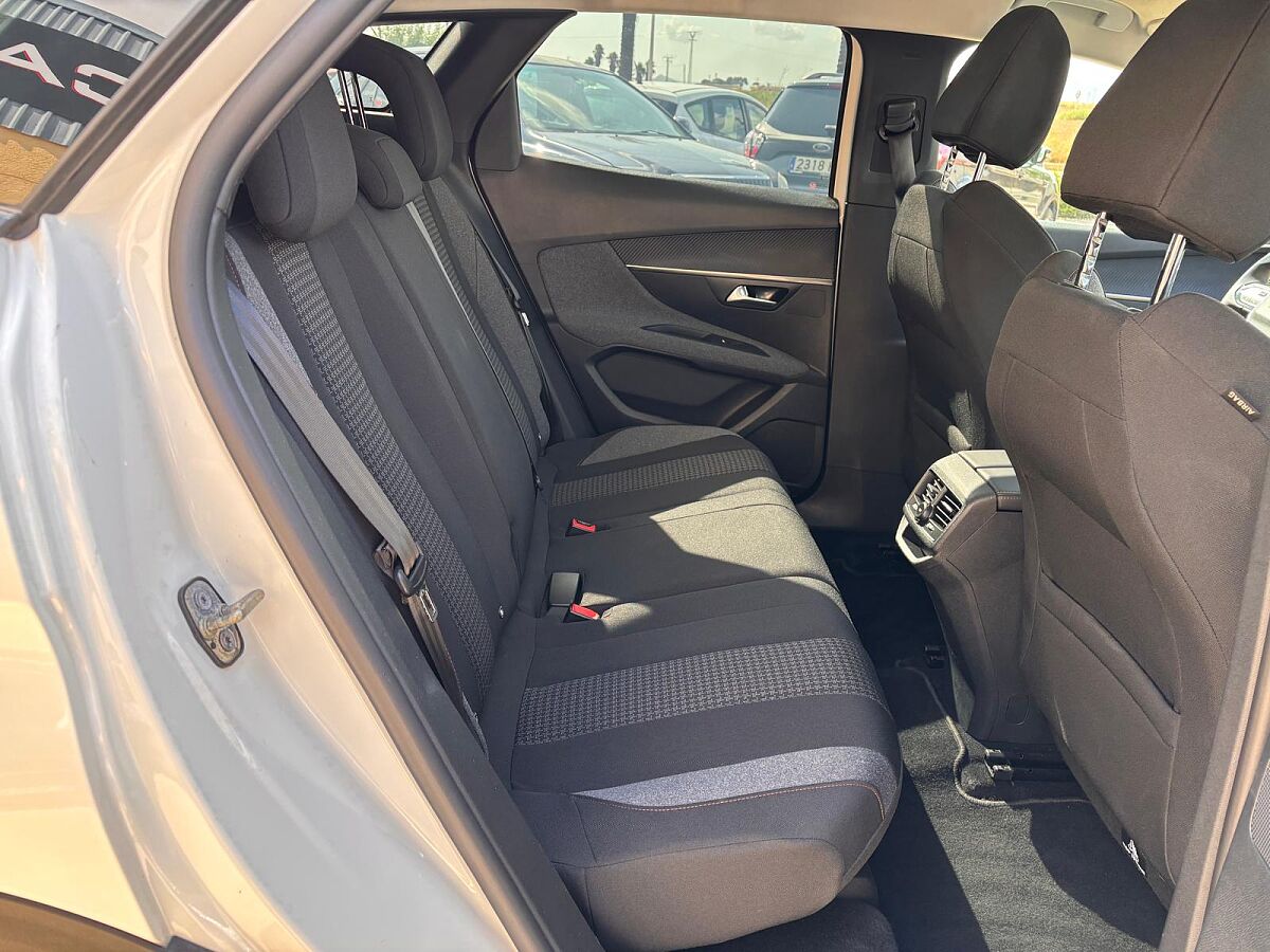 PEUGEOT 3008 ACTIVE 1.5 BLUE HDI AUTO SPANISH LHD IN SPAIN 81000 MILES 2022